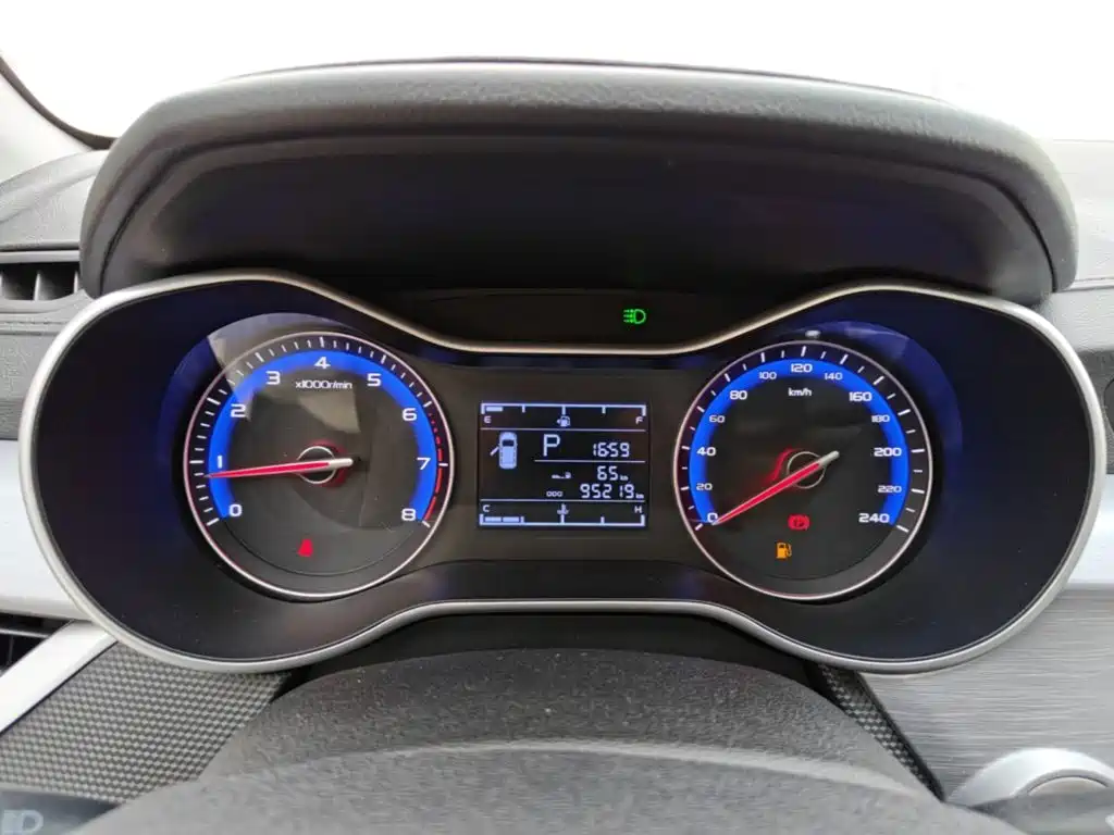 Фото 12 - Geely Vision