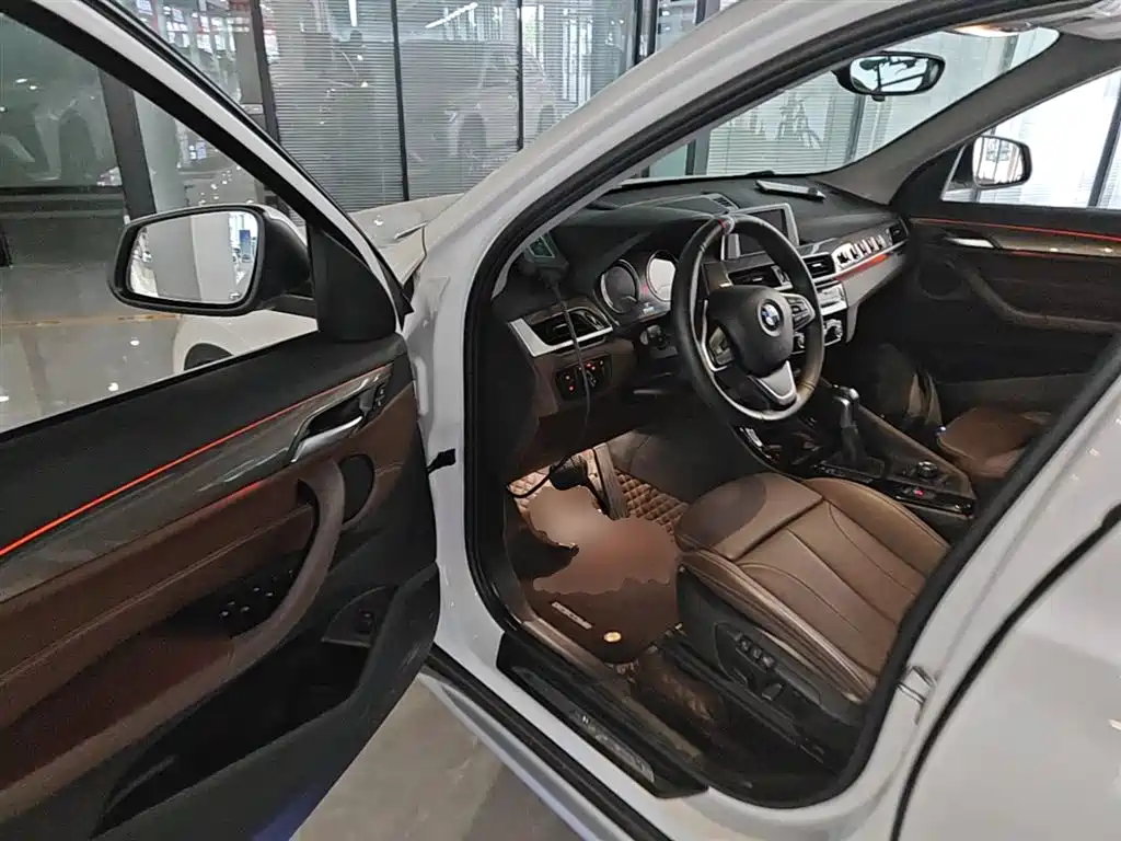 BMW X1 2019 sDrive18Li Premium Model фото 16