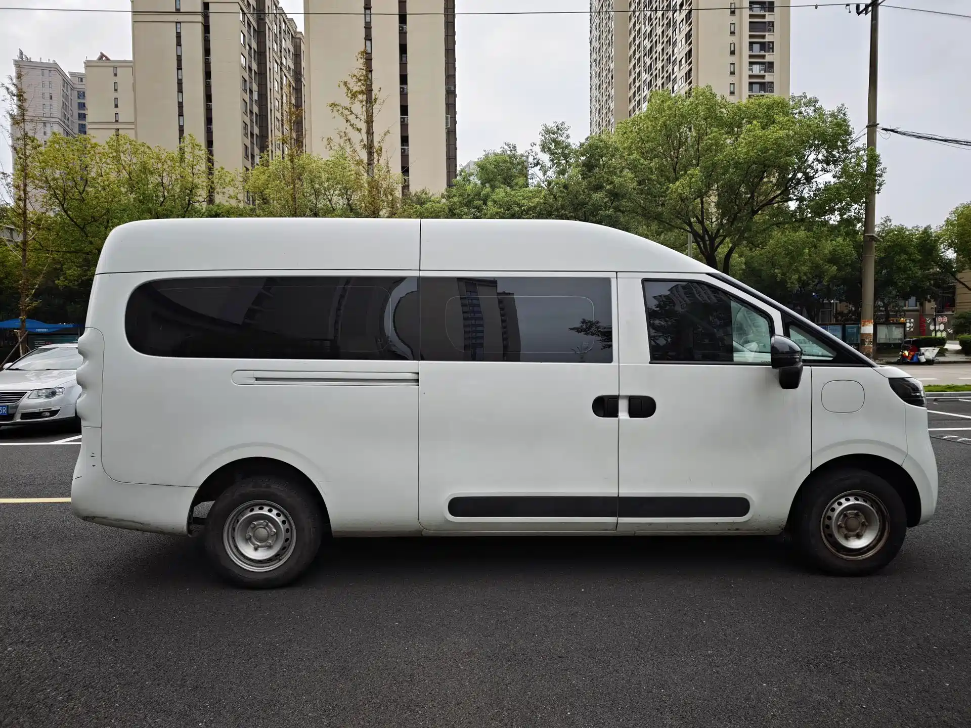 Photo 4 - Maxus Dana V1