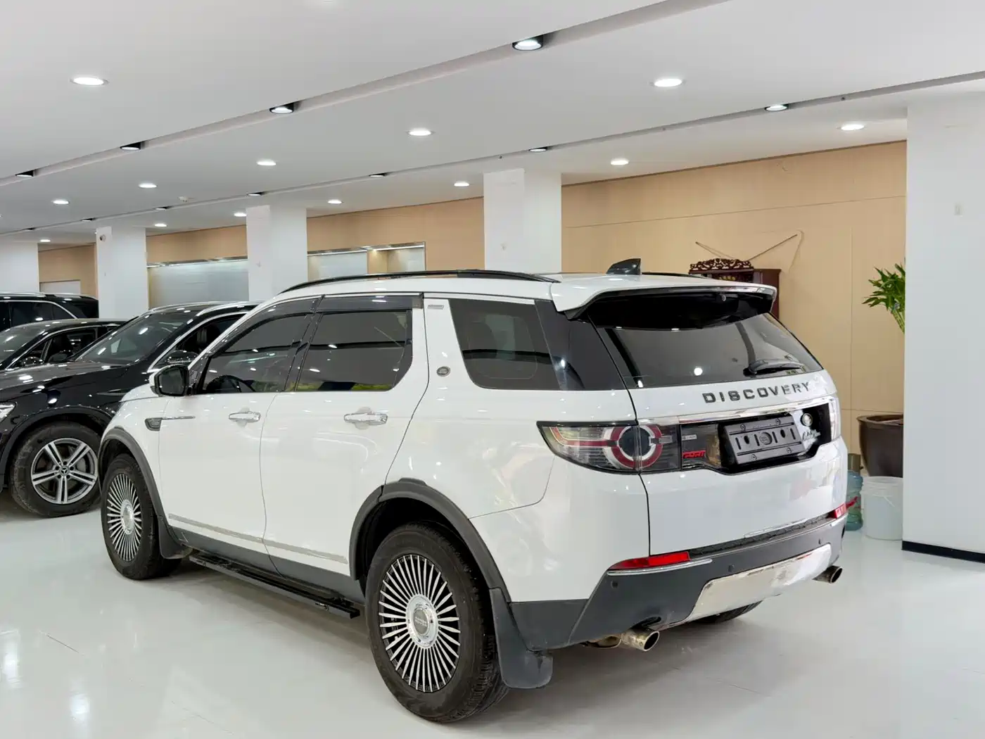 Land Rover Discovery Sport 2017 2.0T SE фото 9