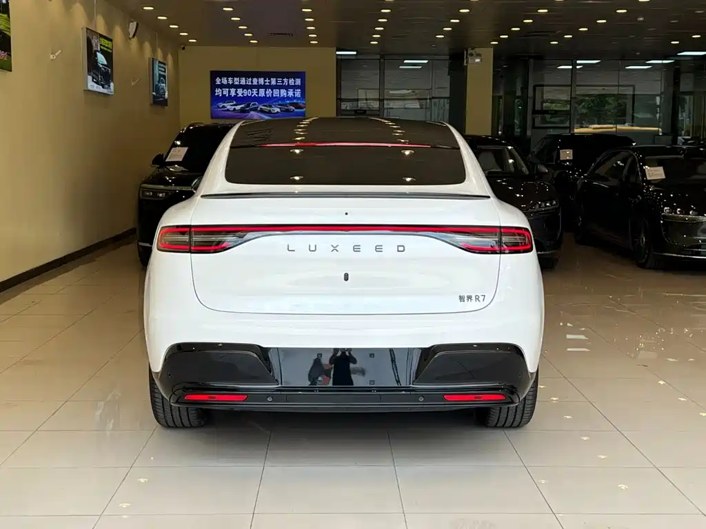 Фото 7 - Zhijie Luxeed R7