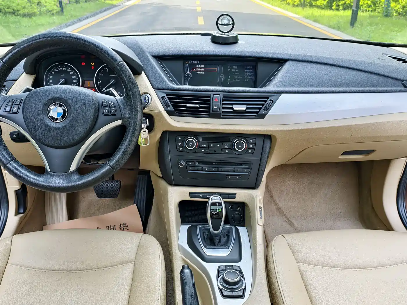 BMW X1 (Import) 2012 Model xDrive28i фото 38