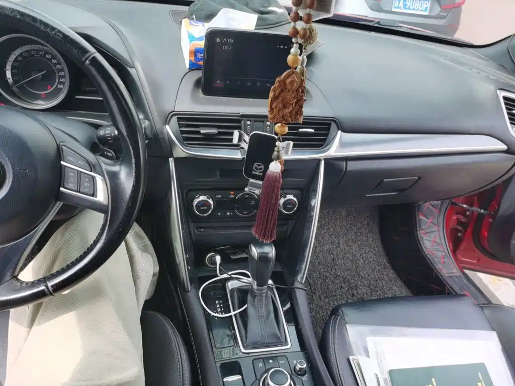 Photo 10 - Mazda CX-4