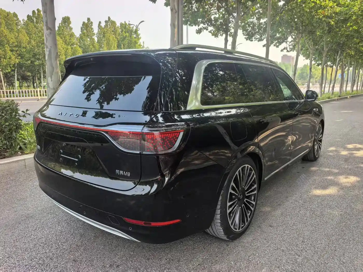 Aito M9 2024 2024 Extended Range Ultra 42kWh 6-Seater