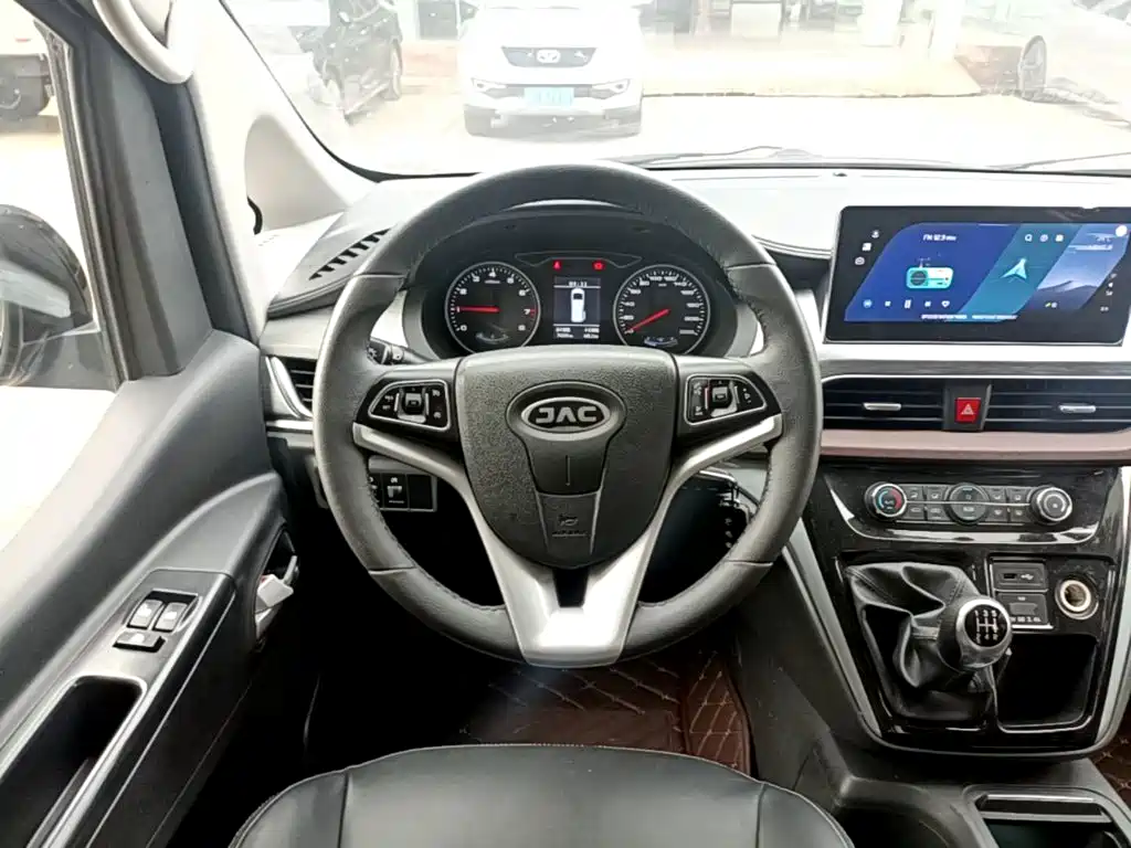 JAC Refine M3 2022 2022 PLUS 1.8L 7-Seater Standard
