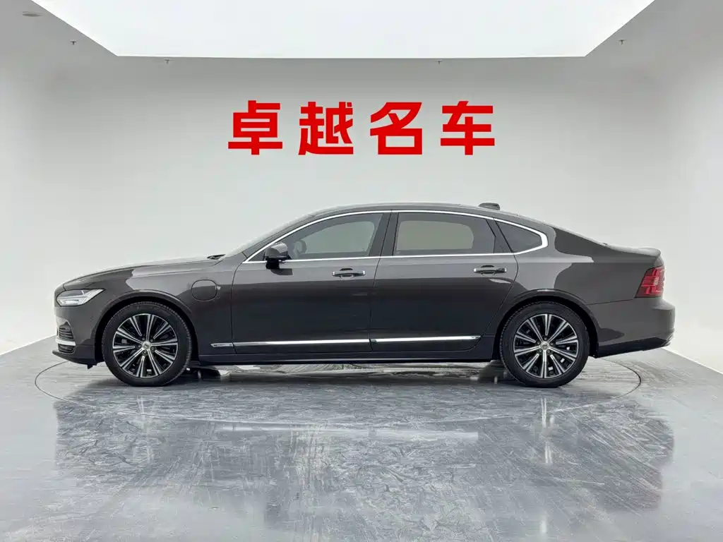 Volvo S90 Plug-in Hybrid 2021 2022 T8 Recharge Plug-in Hybrid Momentum Luxury Edition