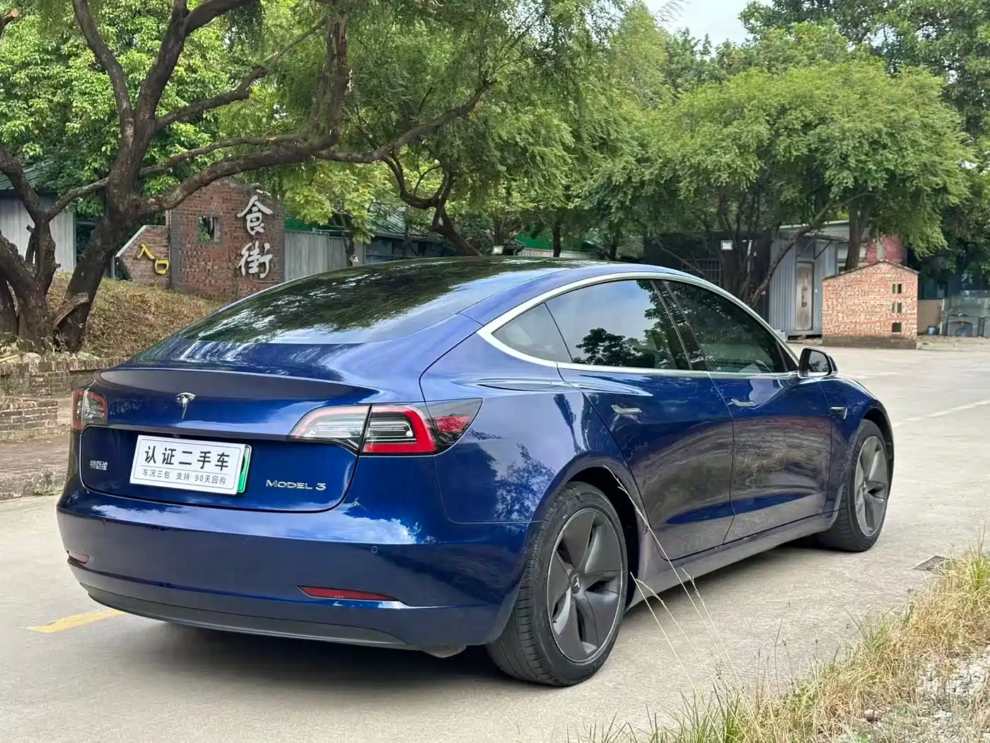 TESLA MODEL 3