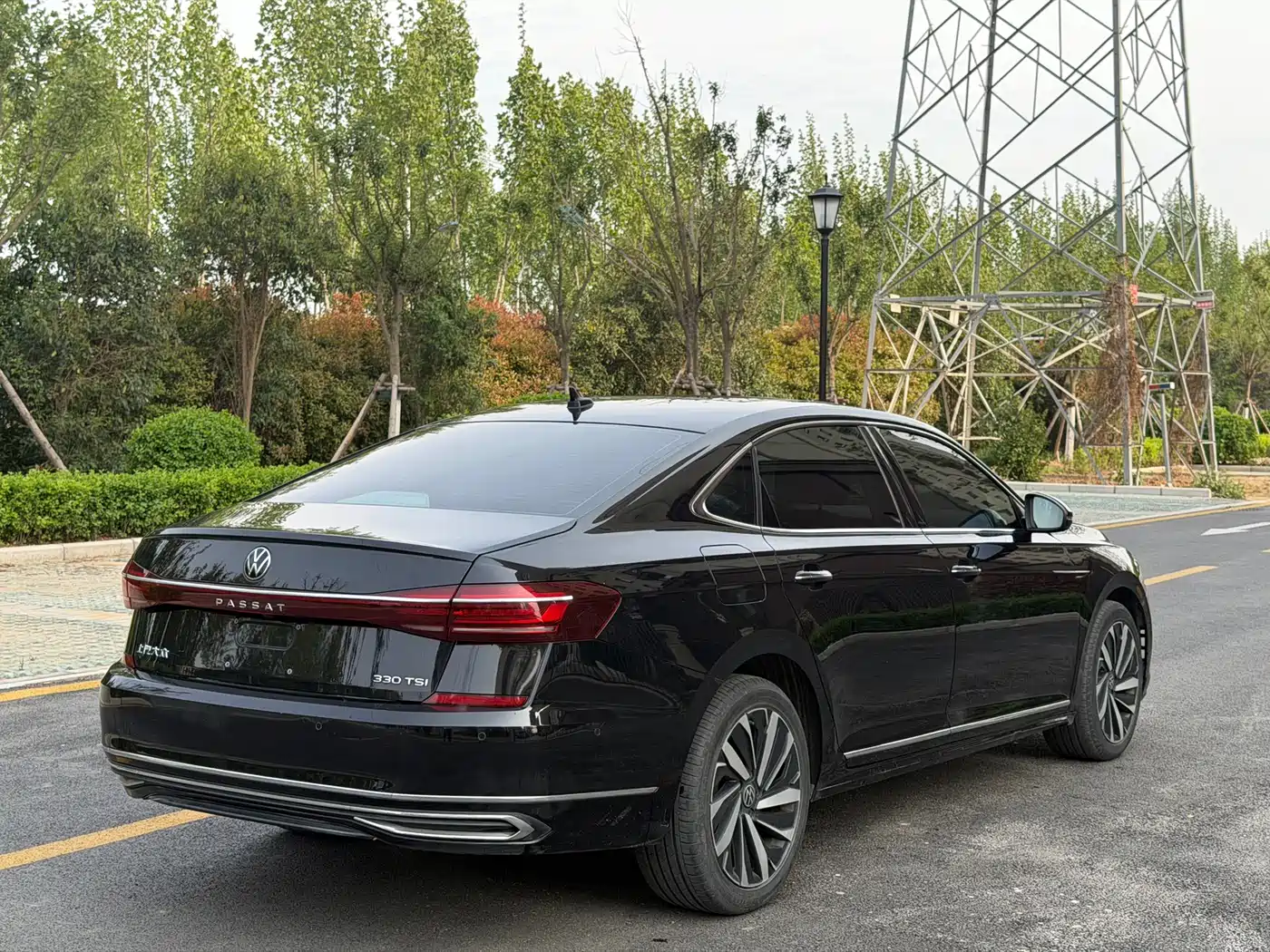 Volkswagen Passat 2023 Facelift 330TSI Luxury Edition фото 9