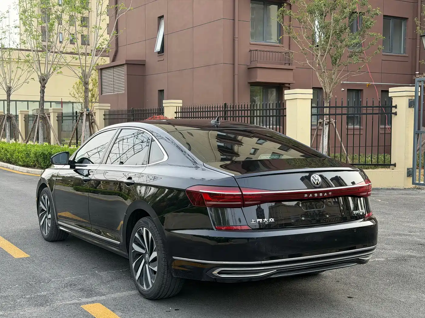 Volkswagen Passat 2023 Facelift 330TSI Luxury Edition фото 7