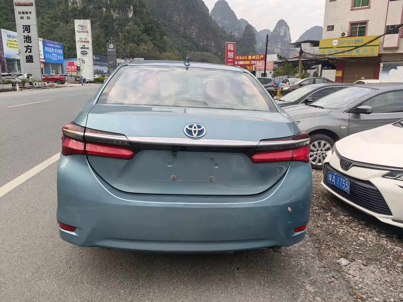 Toyota Corolla 2017 Facelift Hybrid 1.8L E-CVT Elite Edition фото 4