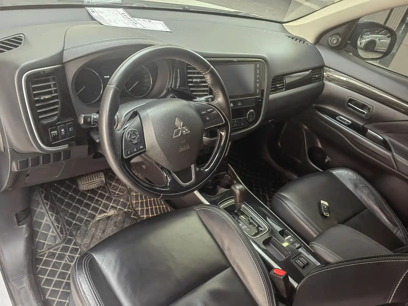 MITSUBISHI OUTLANDER