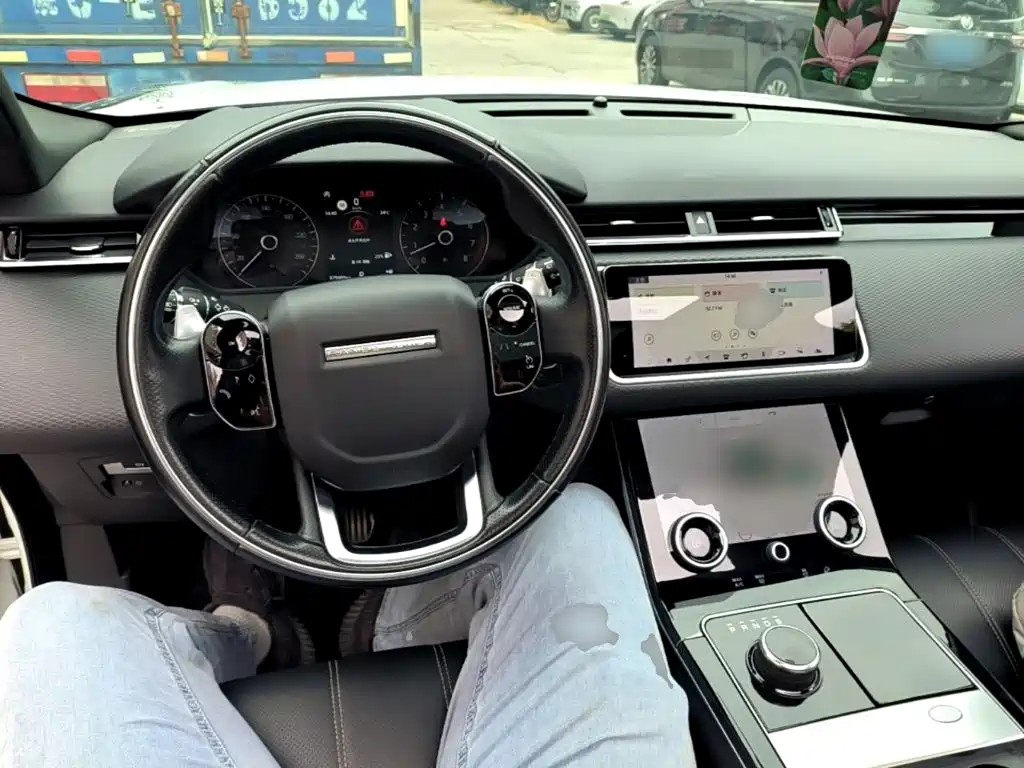 Фото 10 - Land Rover Range Rover Velar