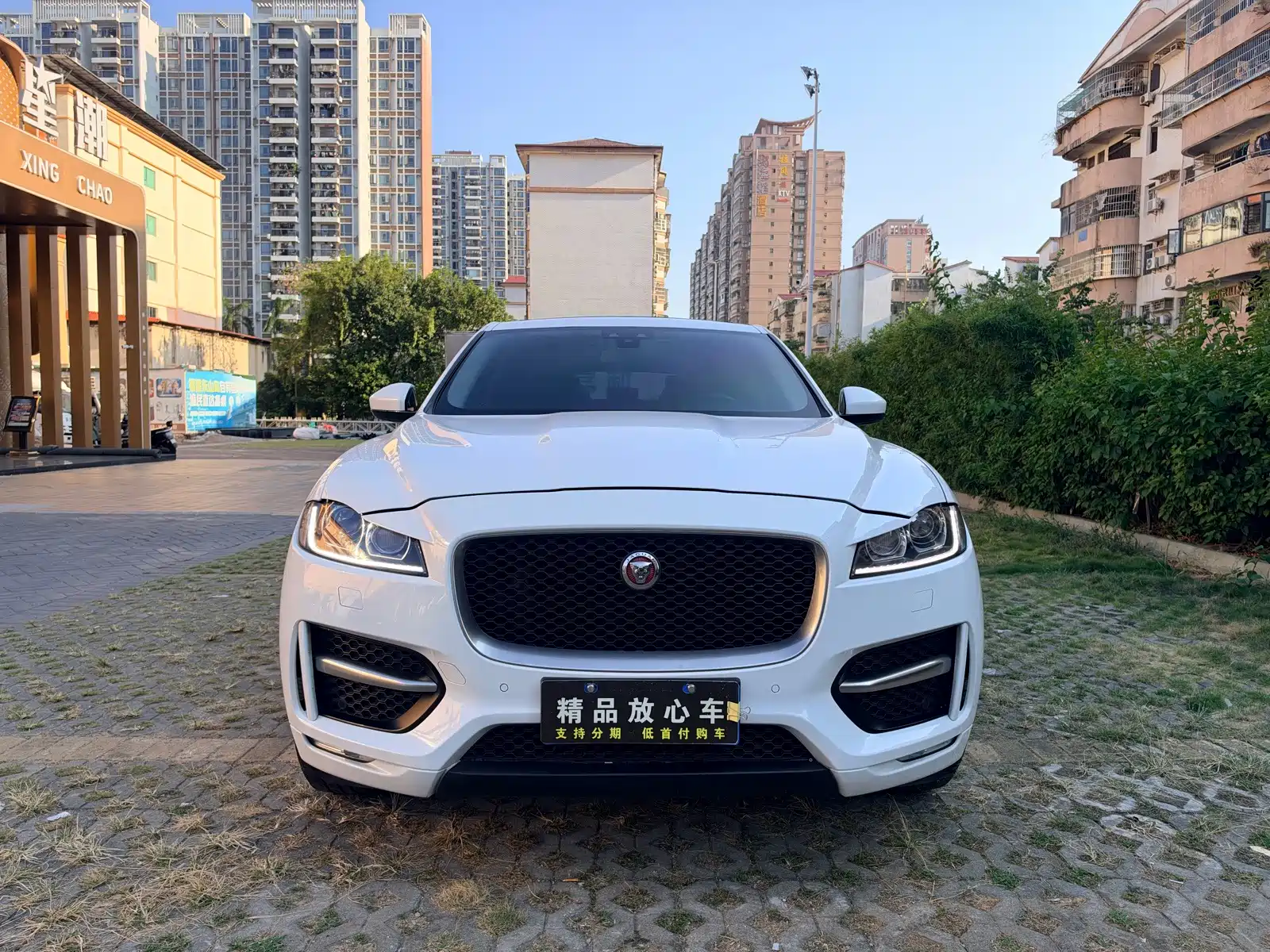 Фото 2 - Jaguar F-PACE