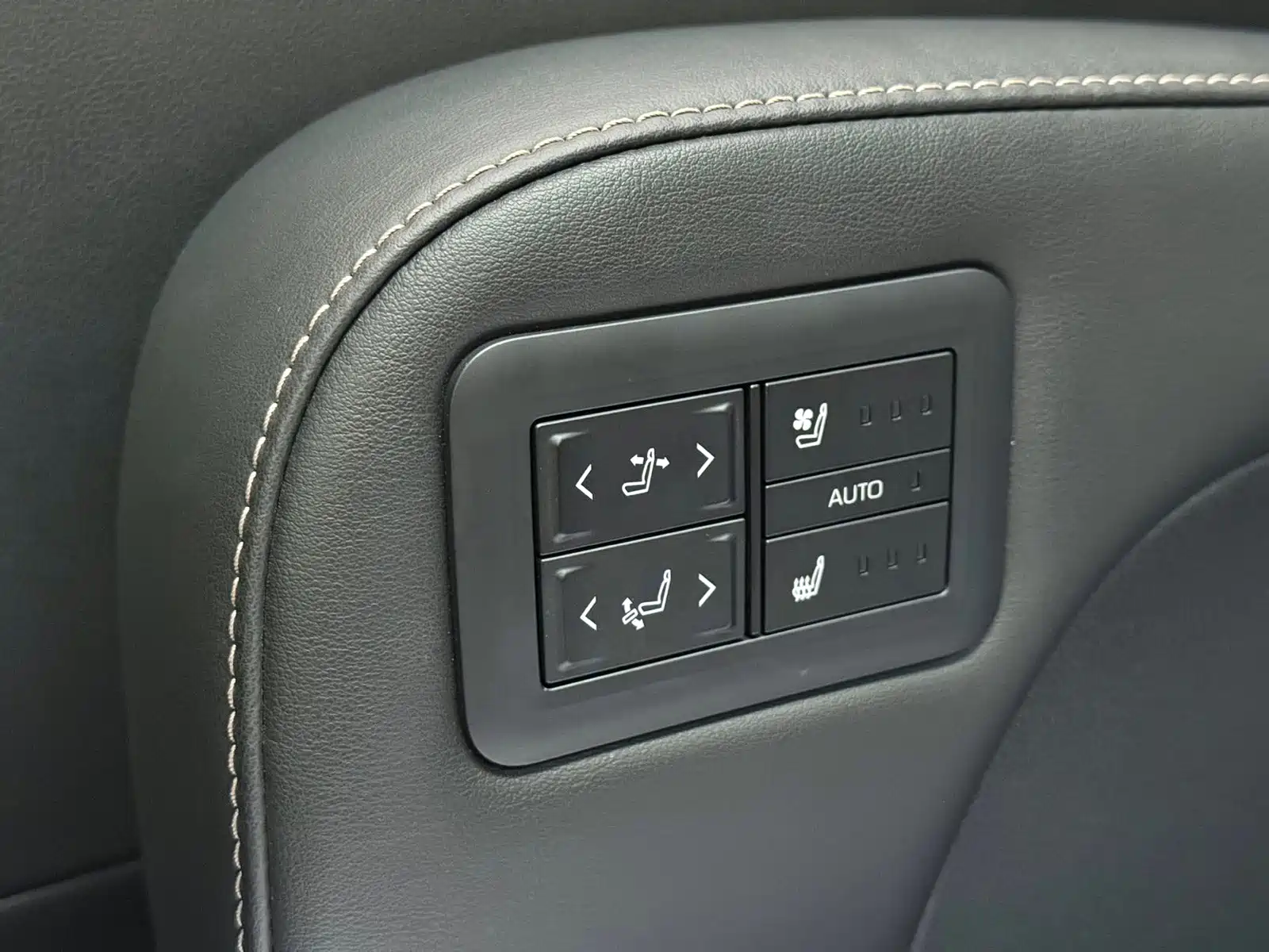 Photo 15 - Toyota Alphard