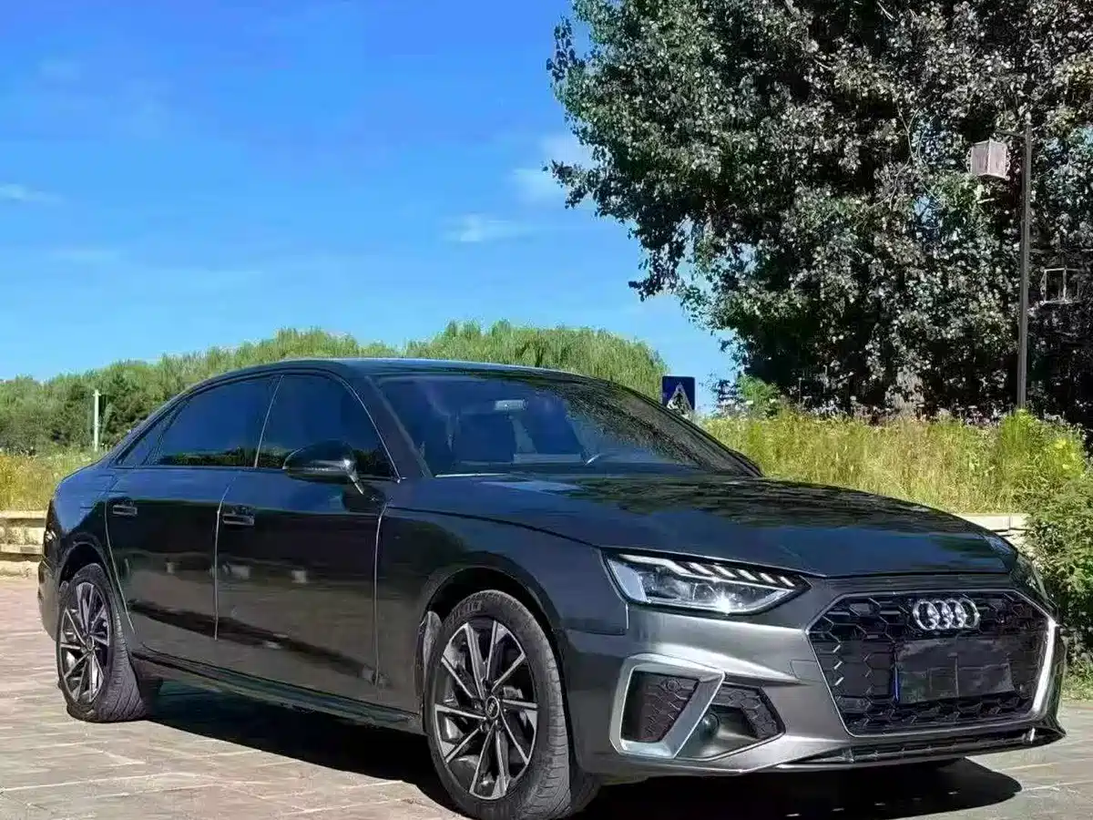 Photo 3 - Audi A4L