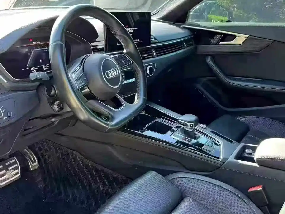 Photo 4 - Audi A4L