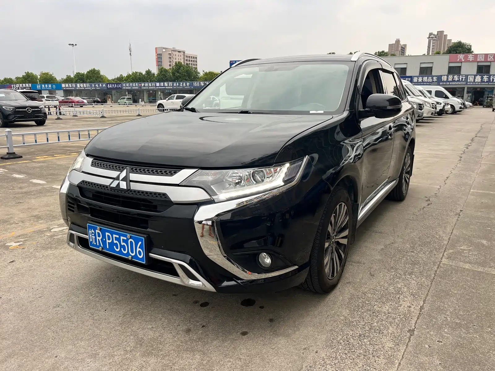 Фото 1 - Mitsubishi Outlander