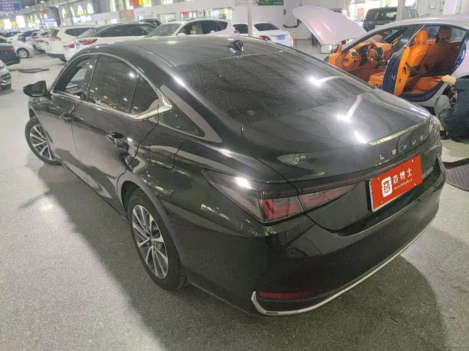 Фото 5 - Lexus ES