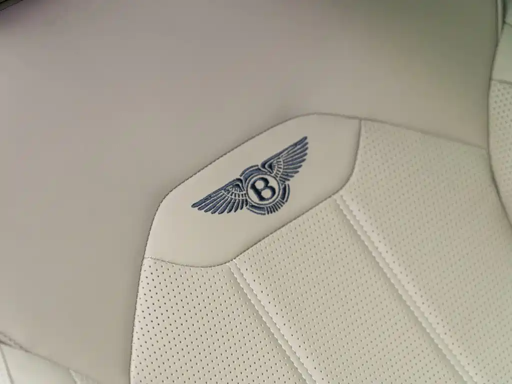 Bentley Bentayga 2024 2023 4.0T V8 Long Wheelbase Version