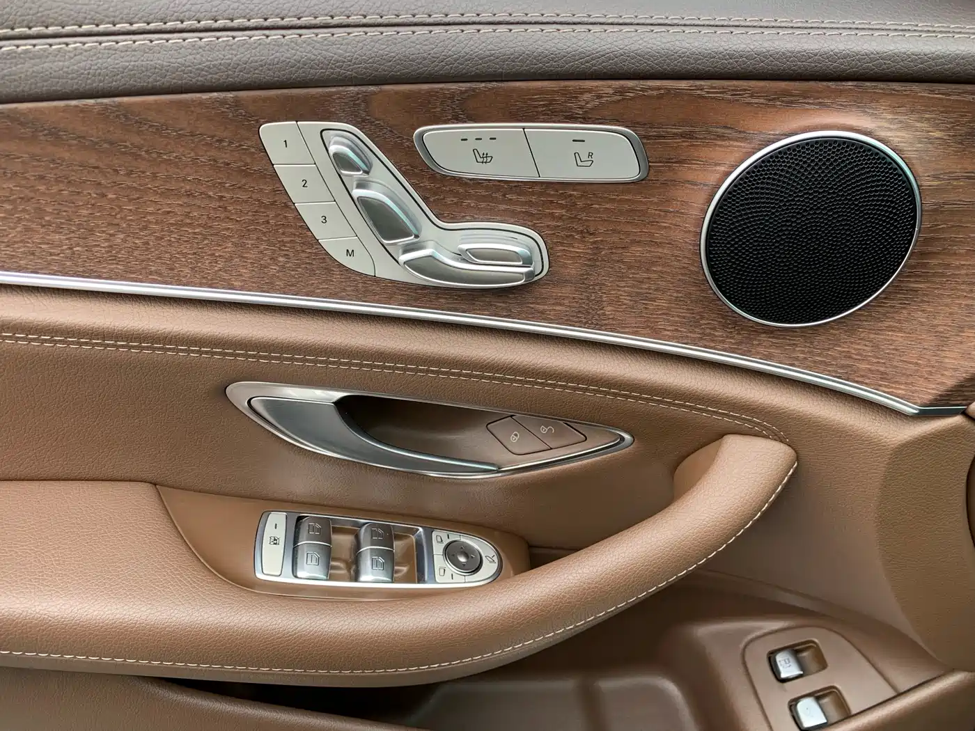 Mercedes-Benz E-Class New Energy 2022 Facelift II E 350 e L Plug-in Hybrid Sedan фото 22