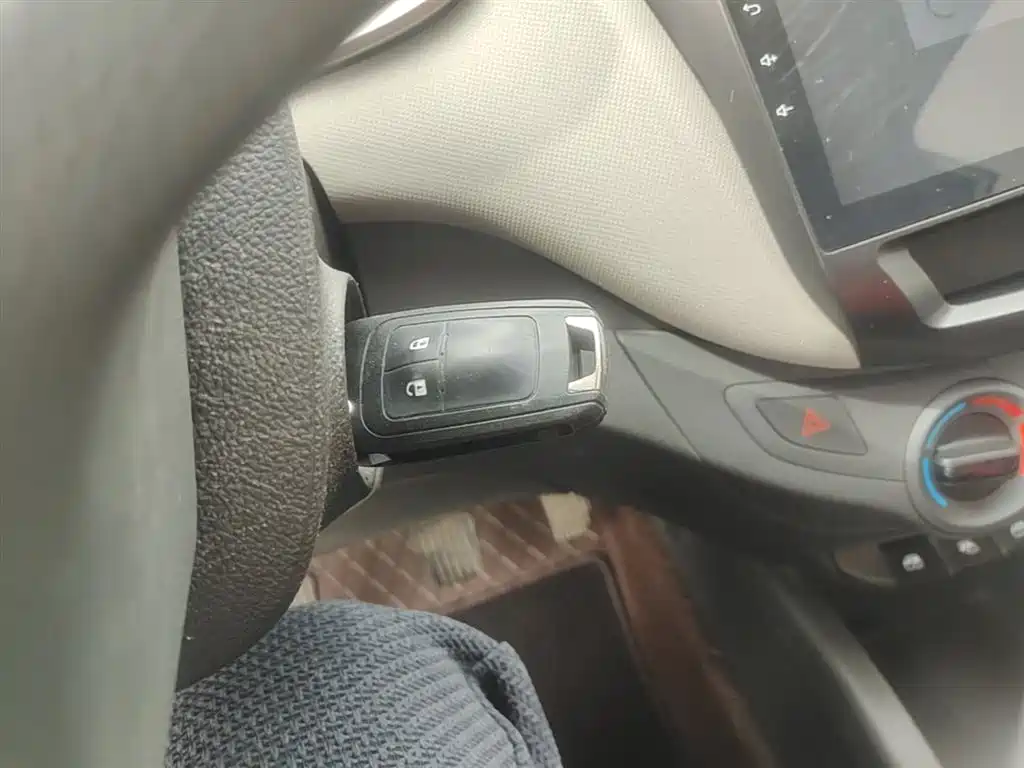 Chevrolet Sail 2018 Sail 3 1.3L Manual Comfort Sunroof фото 9