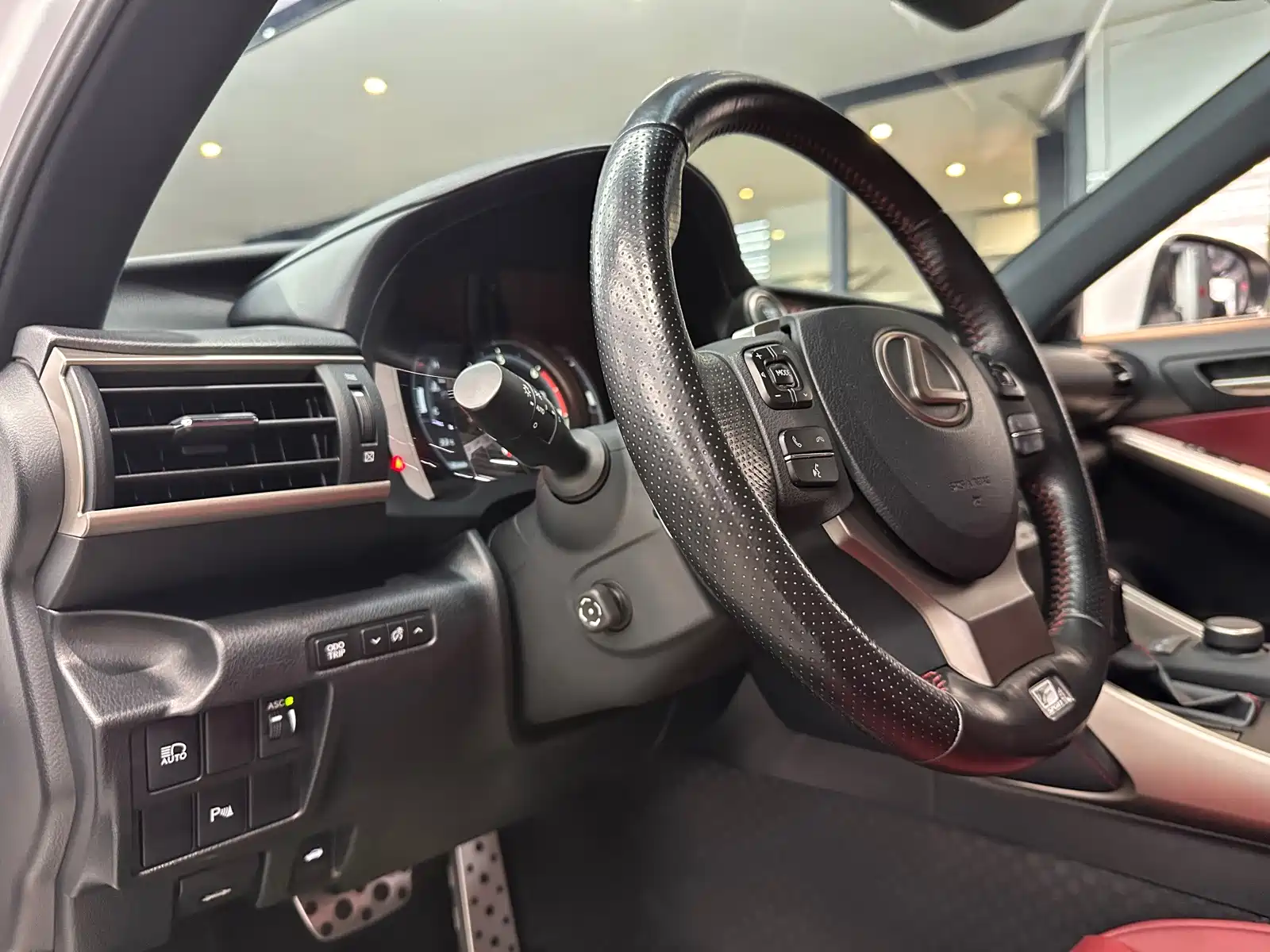 Фото 5 - Lexus IS