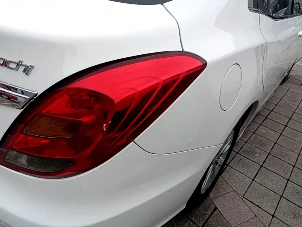 GAC Trumpchi Trumpchi GA3S Vision 2014 2014 1.6L Manual Luxury Edition