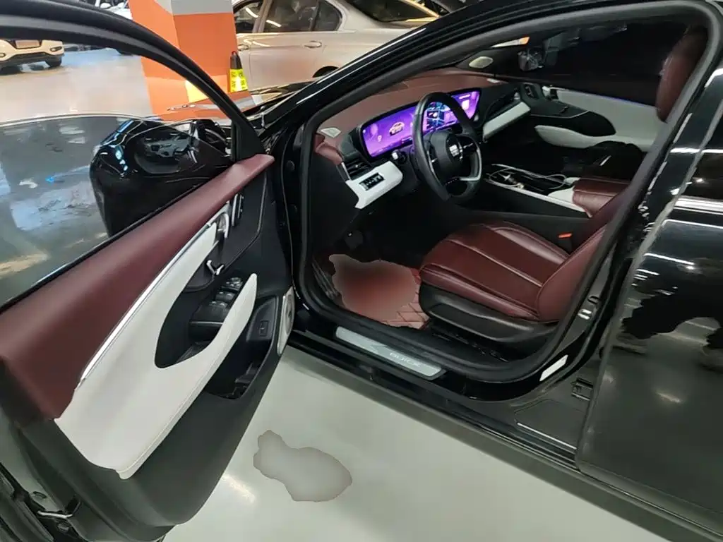 Photo 16 - Buick LaCrosse