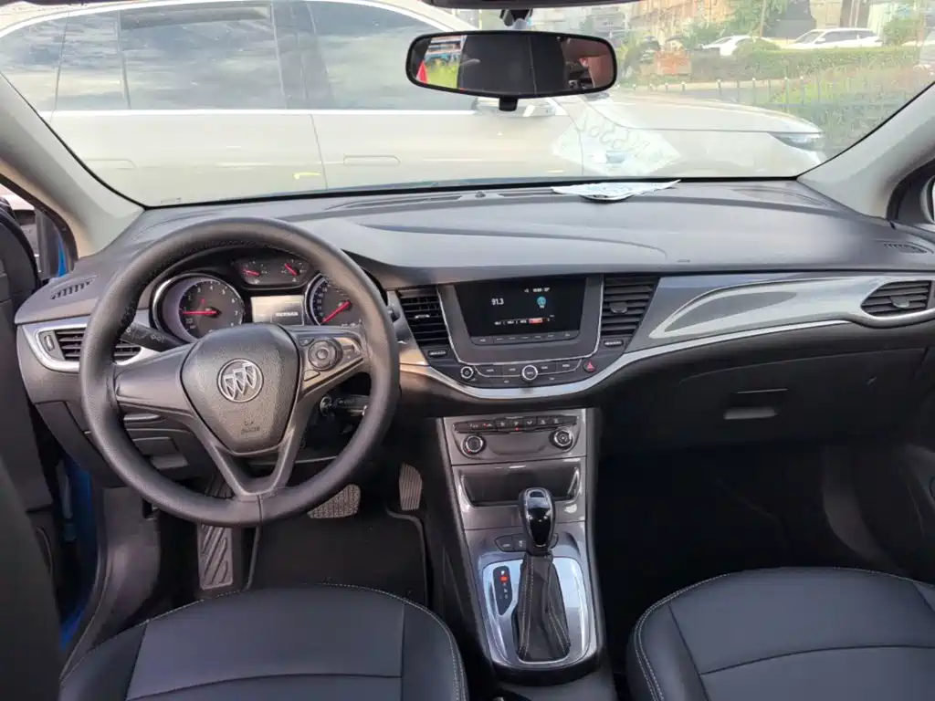 Фото 10 - Buick Verano