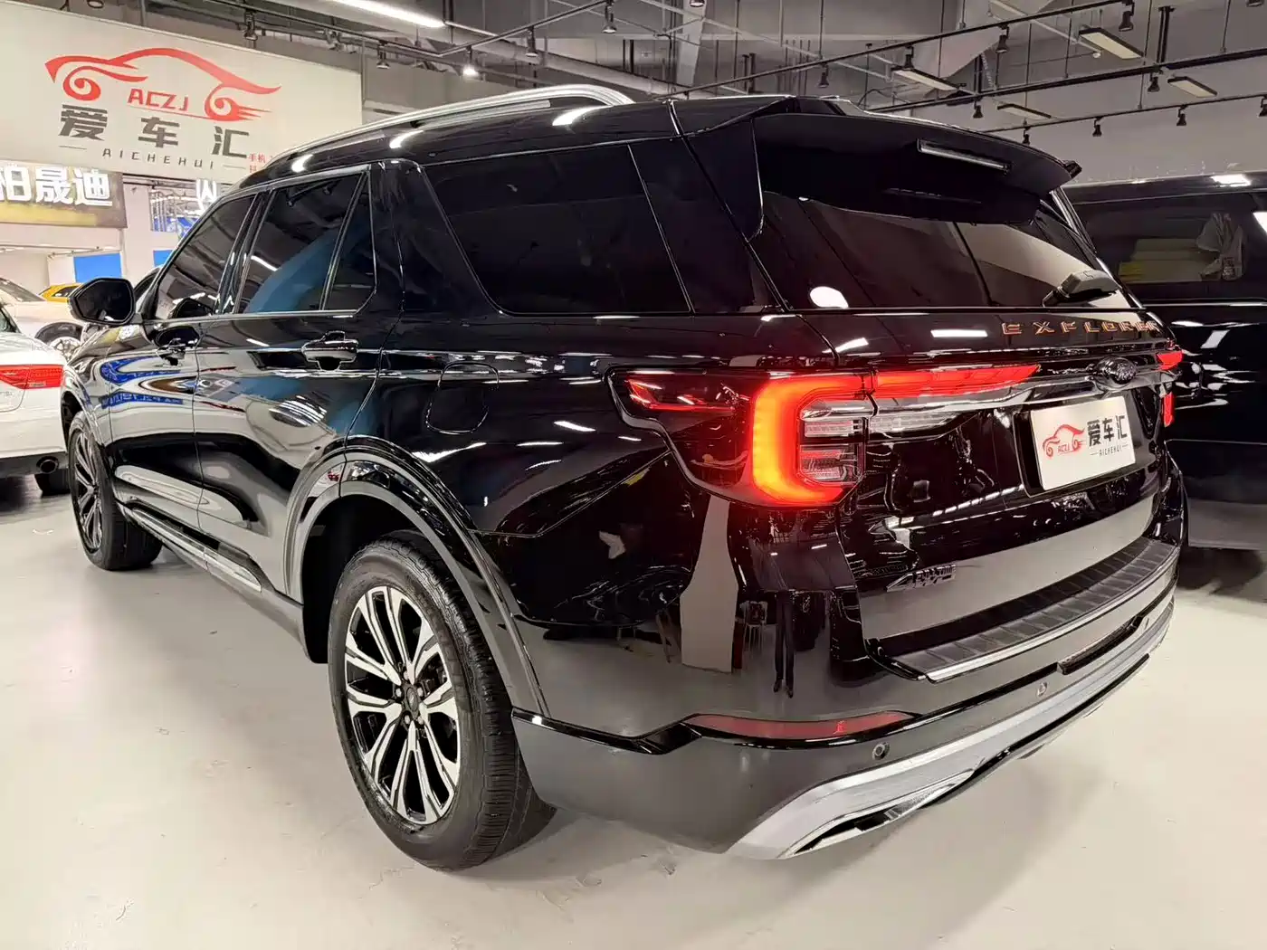 Ford Explorer 2025 2024 2.3T EcoBoost AWD Titanium Edition 7-Seater