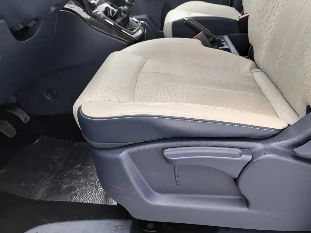 Dongfeng Fengxing Lingzhi PLUS 2023 2024 1.5T Manual Luxury 9-seater