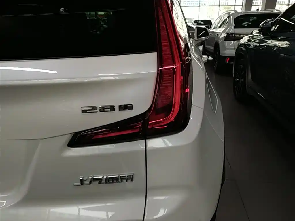 Cadillac XT4 2021 28T FWD Technology Edition фото 8