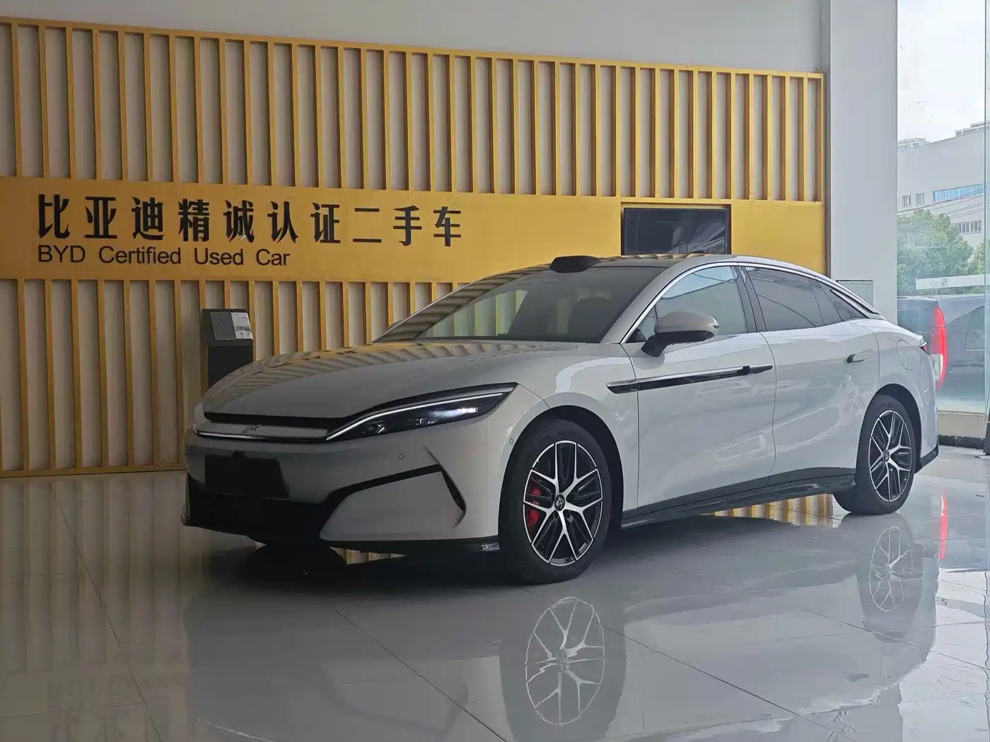 BYD Han L 2025