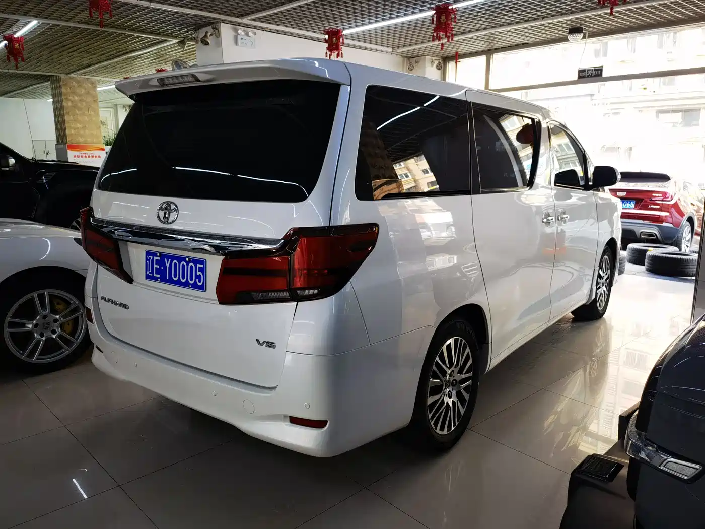 Toyota Alphard 2012 3.5L Premium Edition фото 6