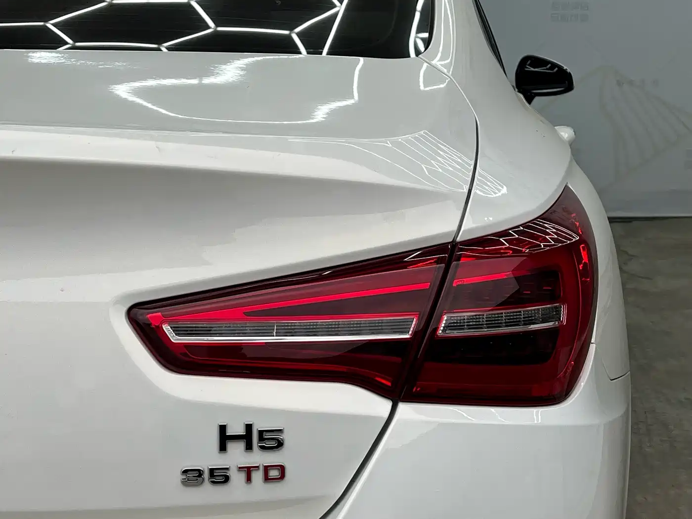 Hongqi H5 2022 Classic 1.8T Auto Smart Connect Flagship Enjoyment Edition фото 13