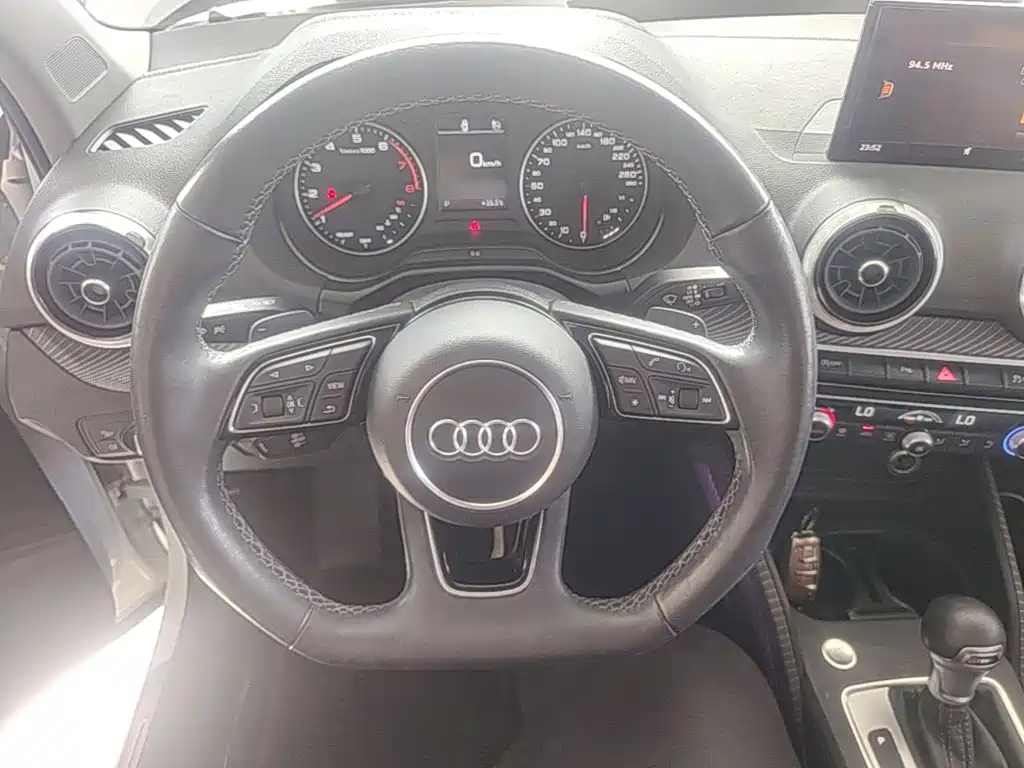 Фото 11 - Audi Q2L