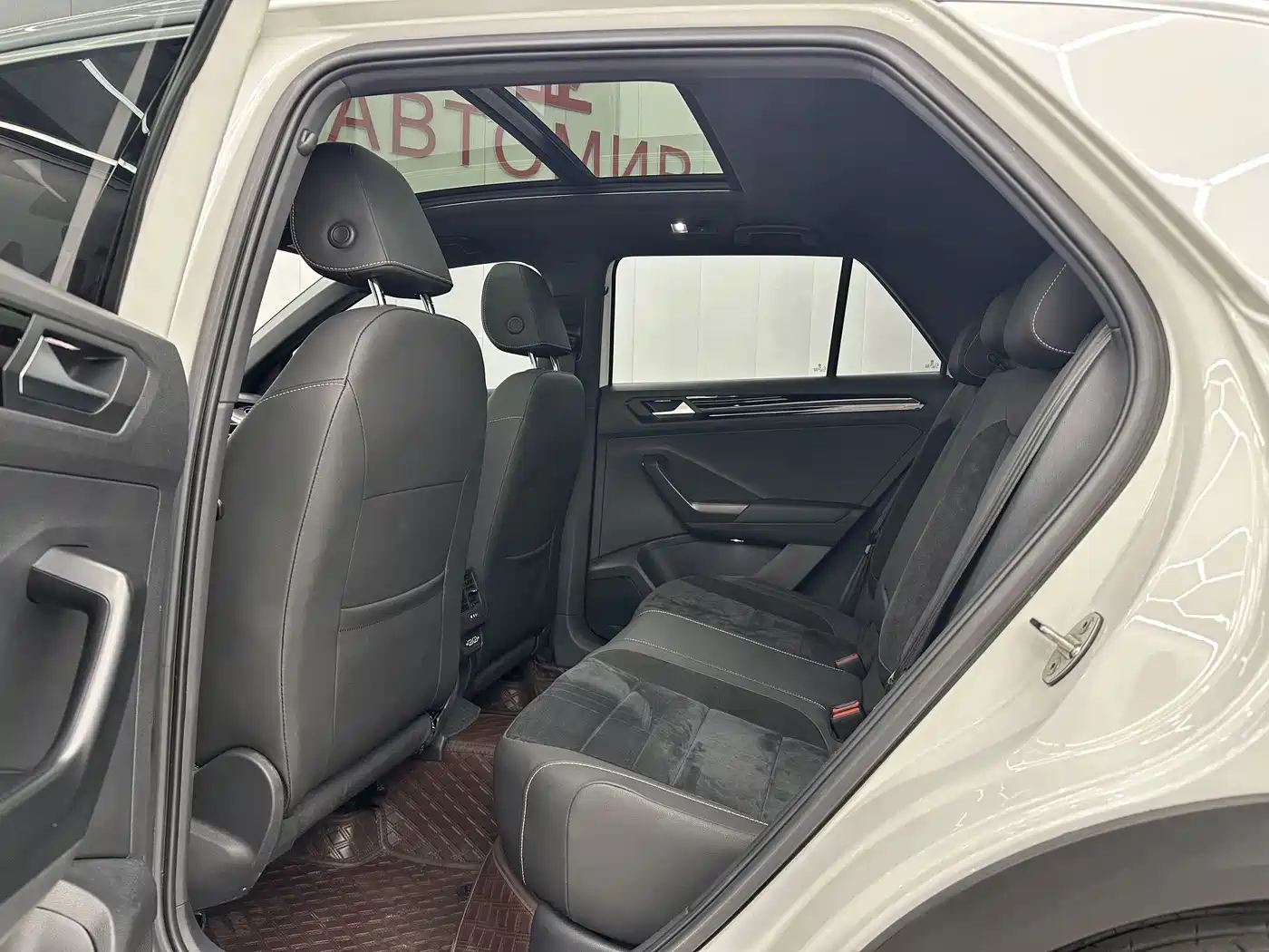 Volkswagen T-ROC 2021 Facelift 280TSI DSG 4WD Luxury Smart Connect Edition фото 5