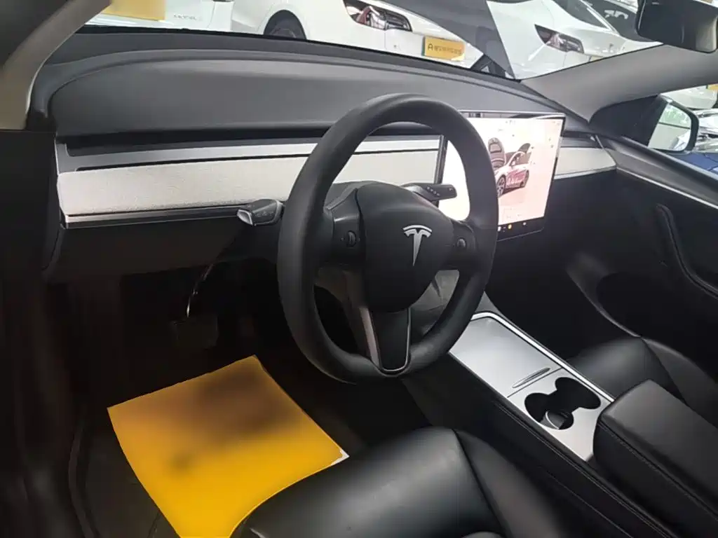 Фото 10 - Tesla Model Y
