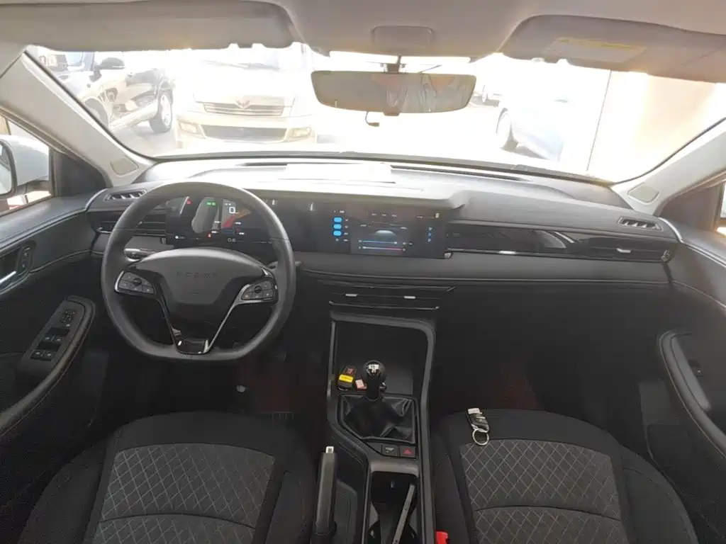 Photo 10 - Roewe i5