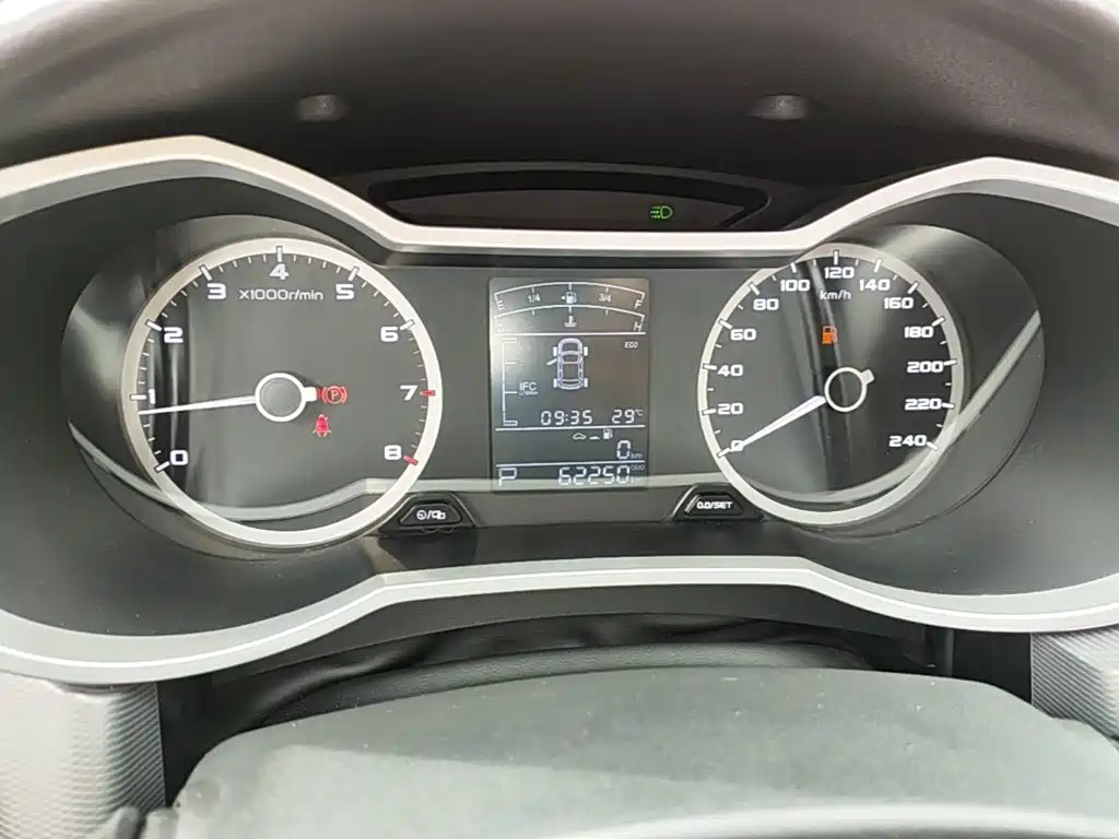 Фото 12 - Geely Emgrand GL