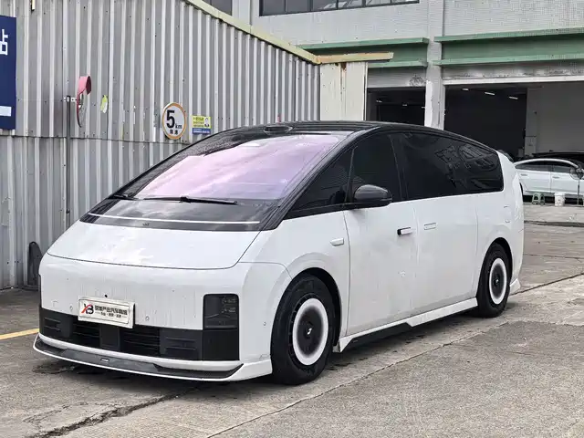 Li Auto MEGA 2025