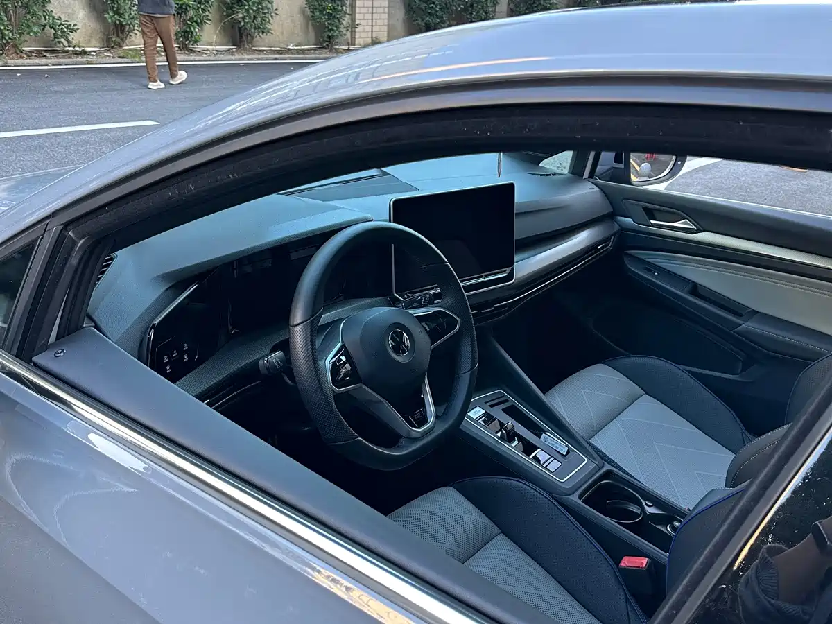 Фото 8 - Volkswagen Golf