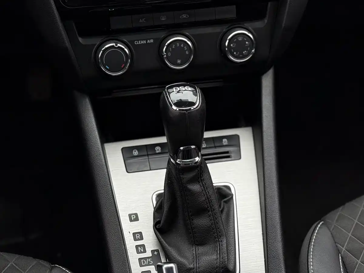 Škoda Octavia 2018 TSI230 DSG Luxury Edition фото 9