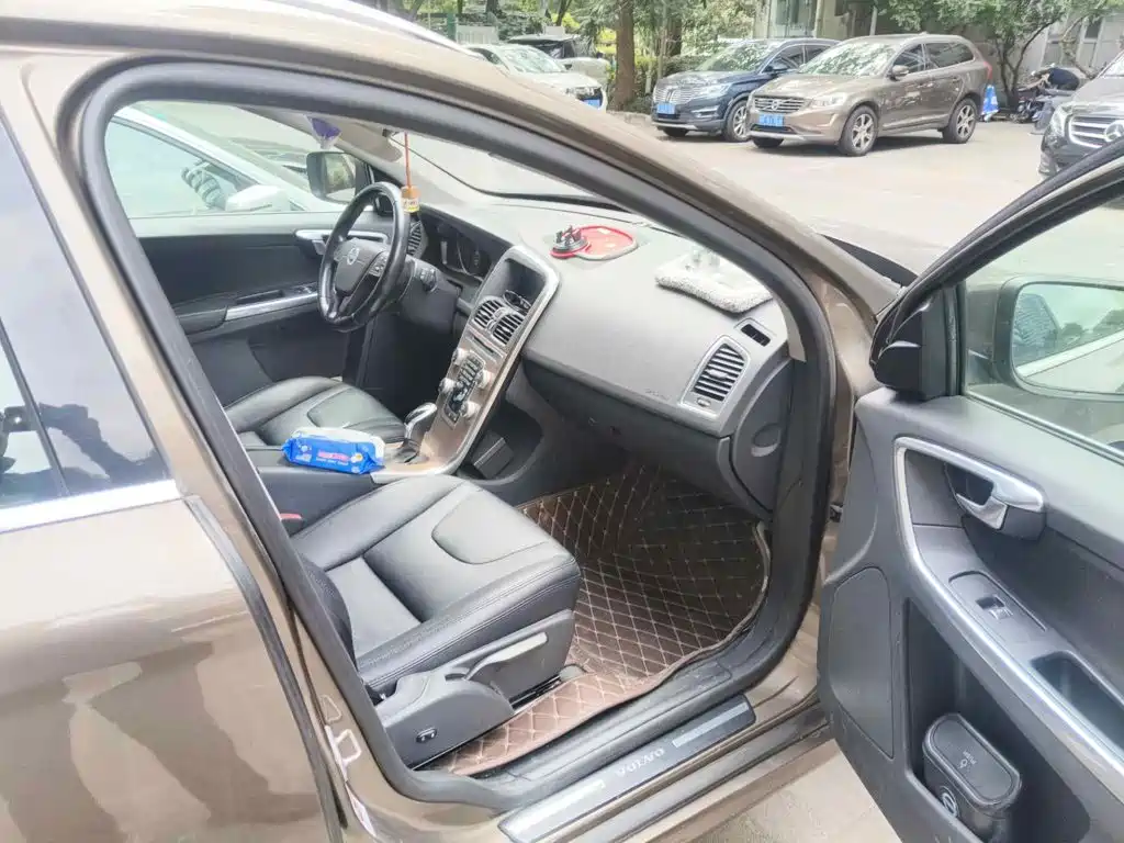 Photo 13 - Volvo XC60