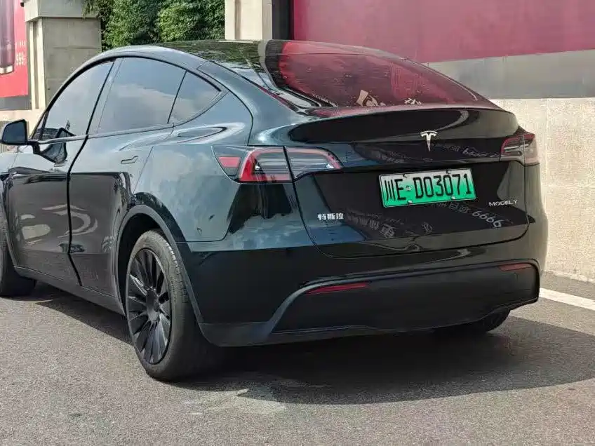 TESLA MODEL Y