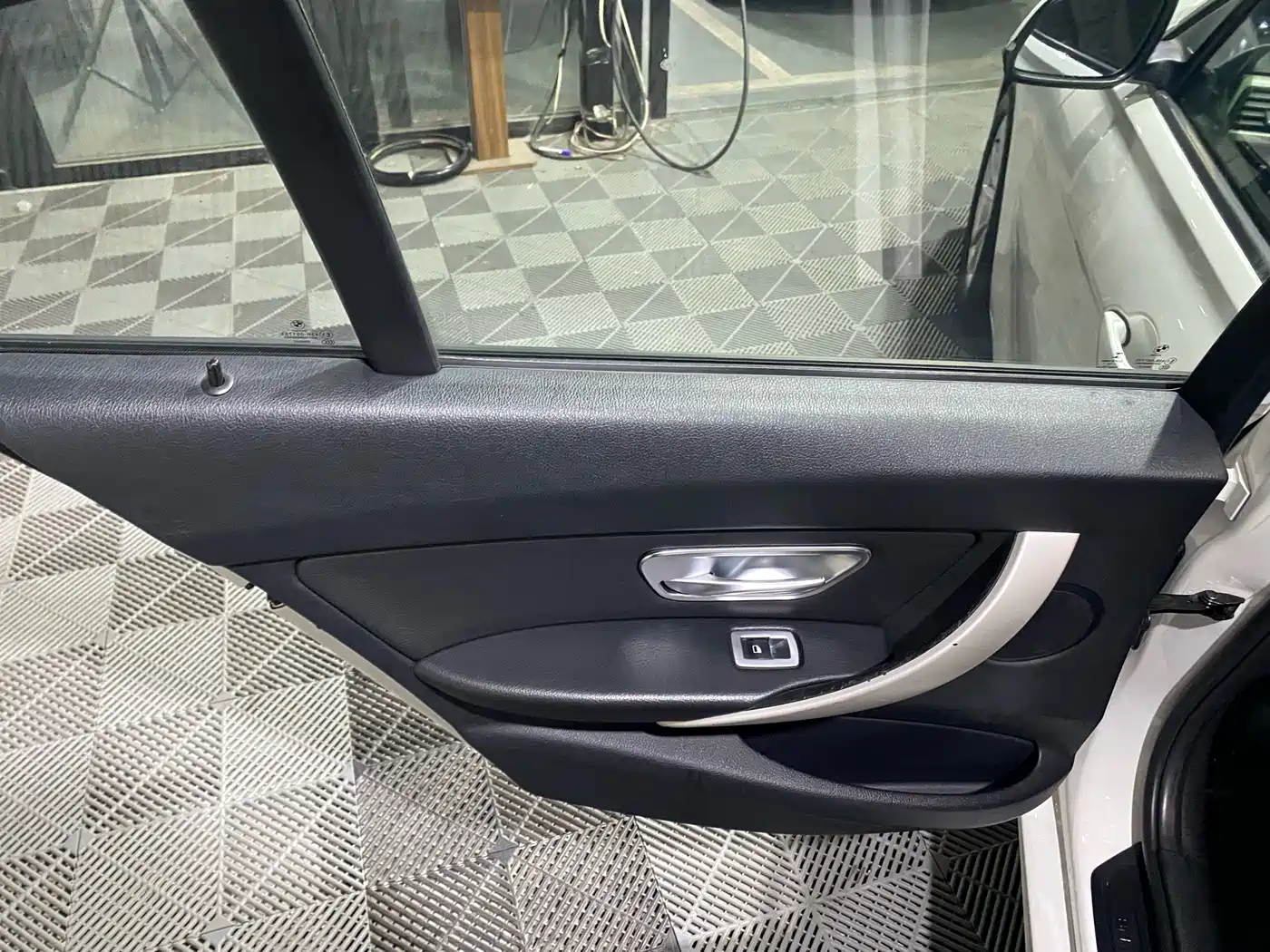 BMW 3 Series 2015 316i Progressive фото 11