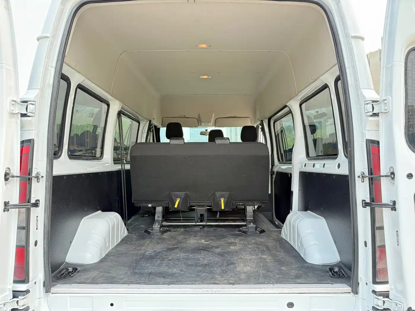 Jiangling JMC Fushun 2025 2025 Model 2.0T 6MT Diesel Short Wheelbase Medium Roof Commercial MPV 5/6 Seats