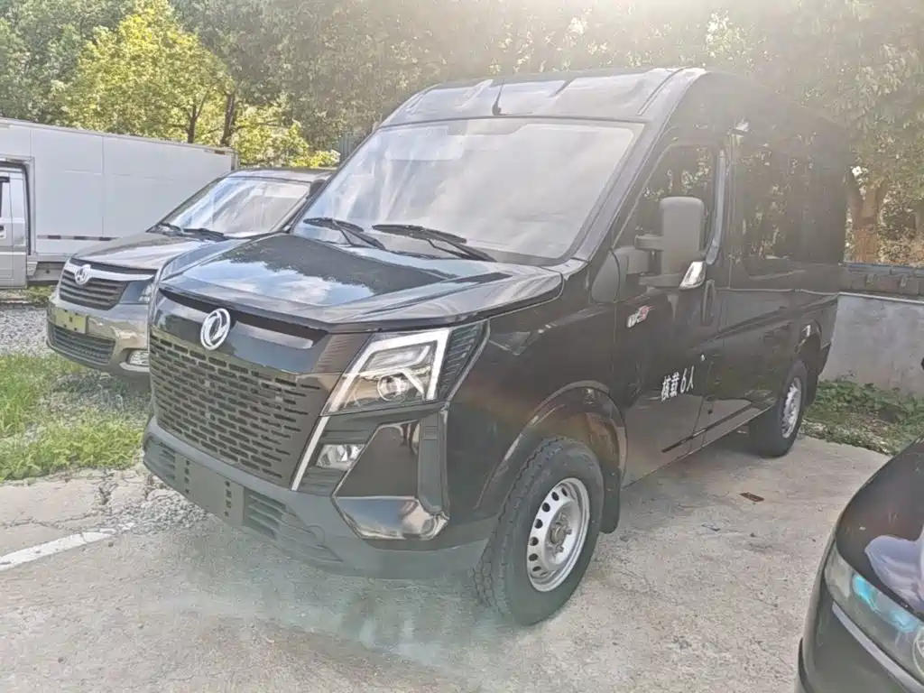 Dongfeng Yufeng Yufeng 2023 2023 V9+ 2.0T Automatic FWD Multi-purpose Short Wheelbase Medium Roof 5/6 Seater