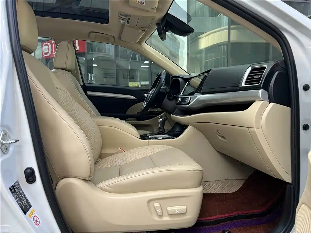 Toyota Highlander 2021 2.0T FWD Luxury 7-Seater фото 32