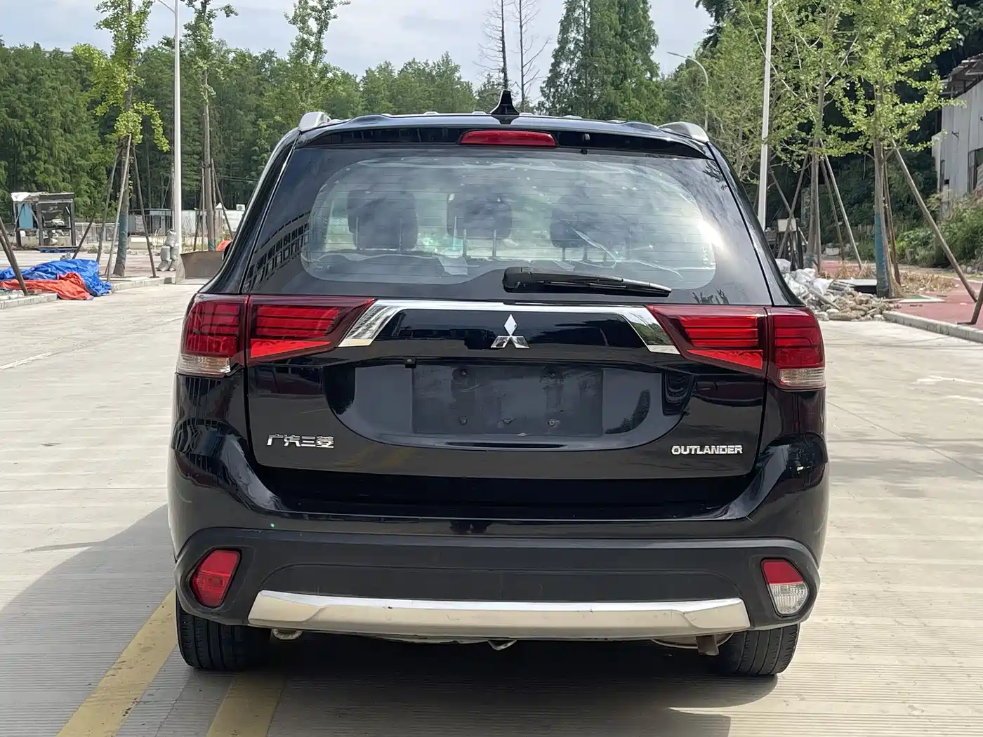 MITSUBISHI OUTLANDER